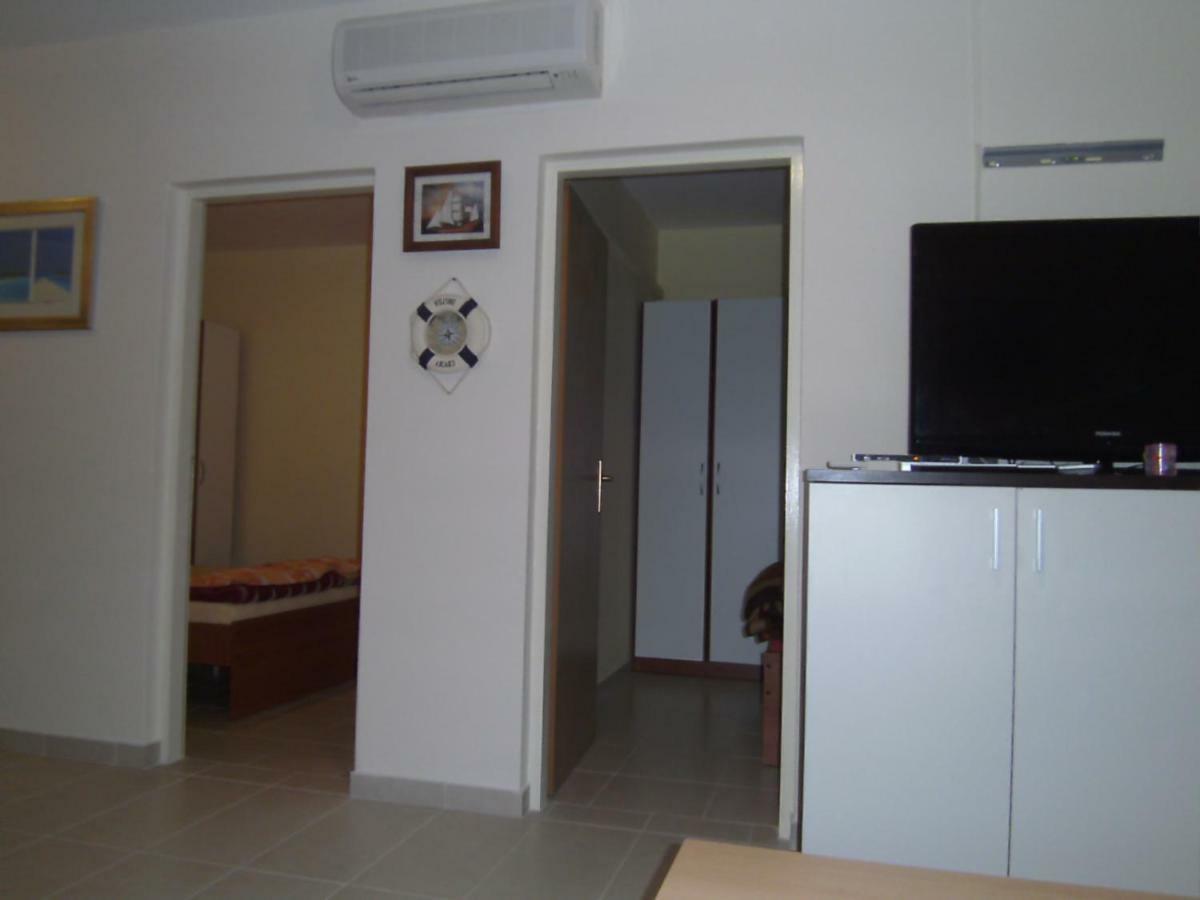 Apartments Vir Delfin Exterior photo