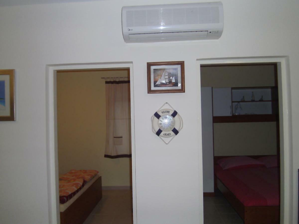Apartments Vir Delfin Exterior photo