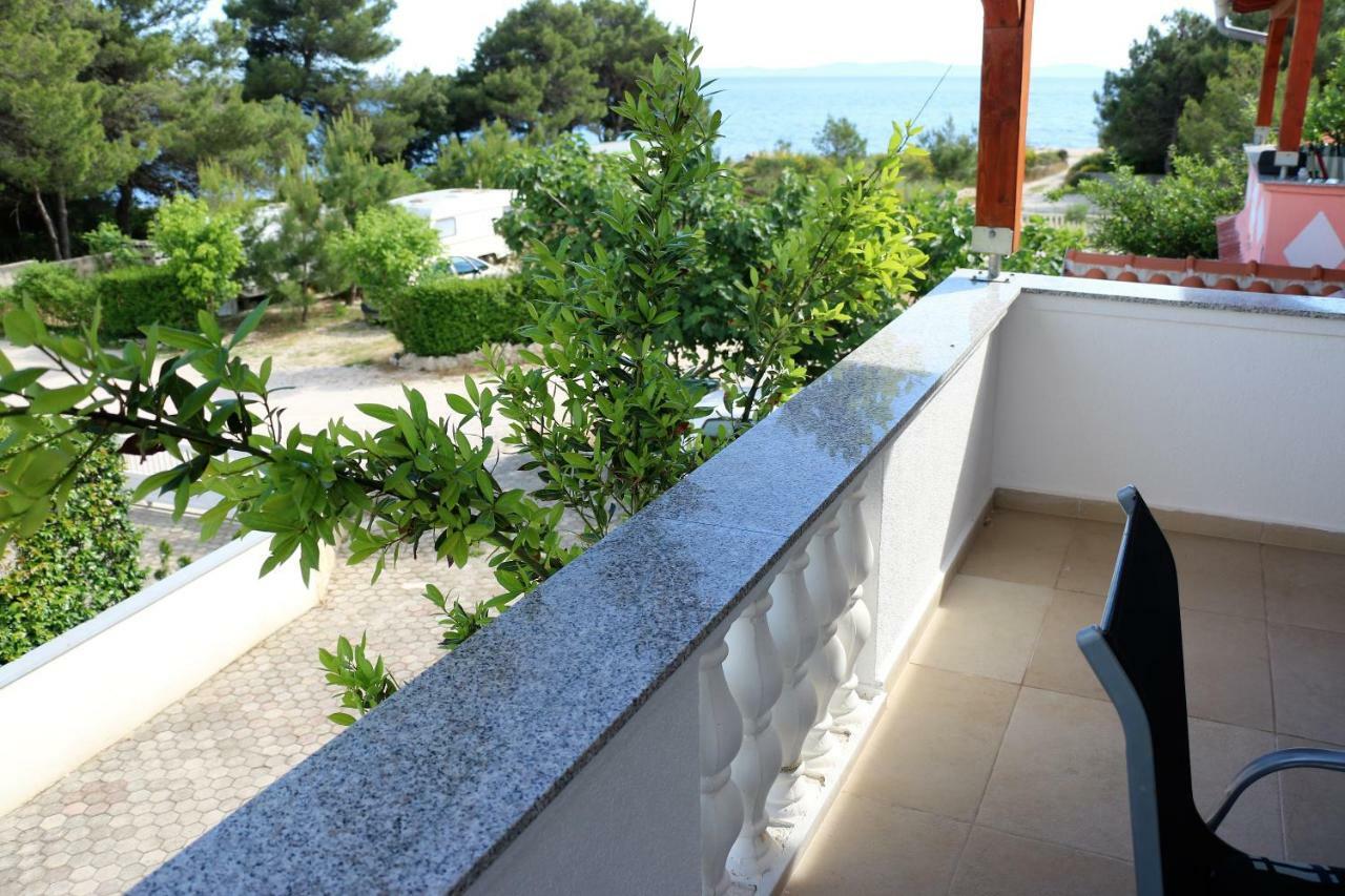 Apartments Vir Delfin Exterior photo